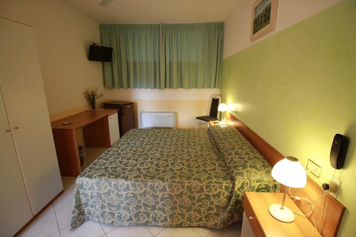Room 27 of 45