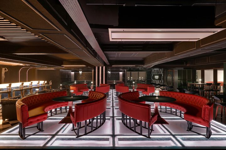 Lounge 71 of 85