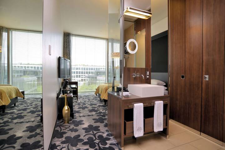 Room 70 of 142