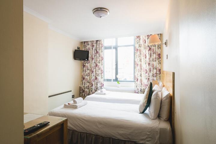Room 15 of 28