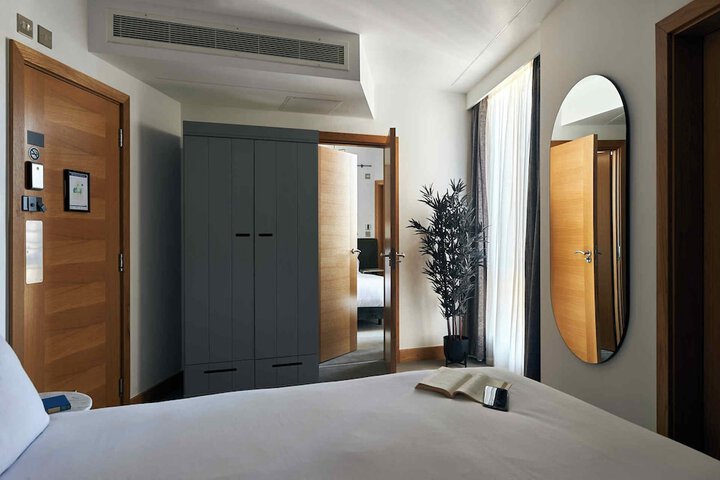 Room 16 of 47