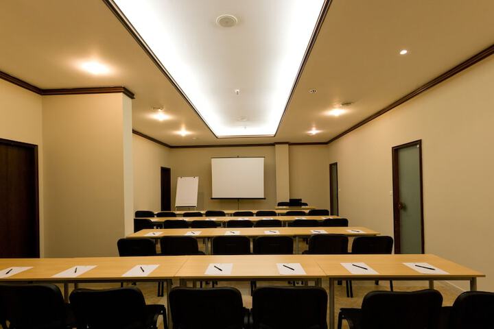 Business Center 28 of 34