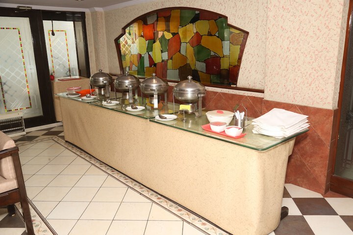 Dining 48 of 56