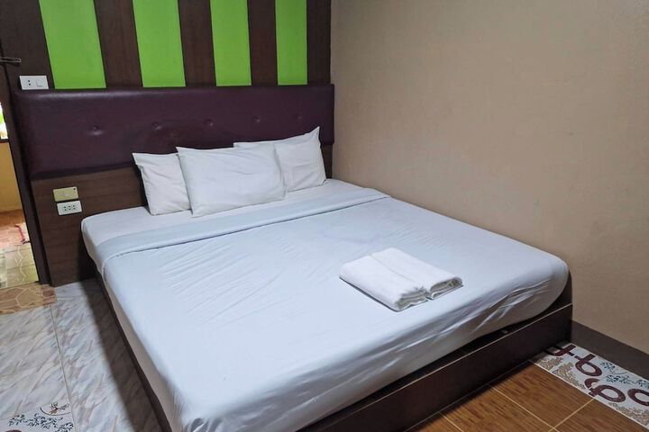Room 6 of 125