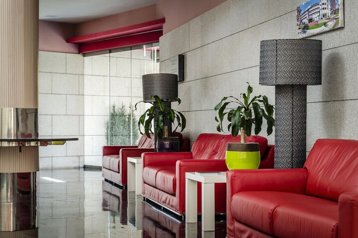 Entrance & Lobby