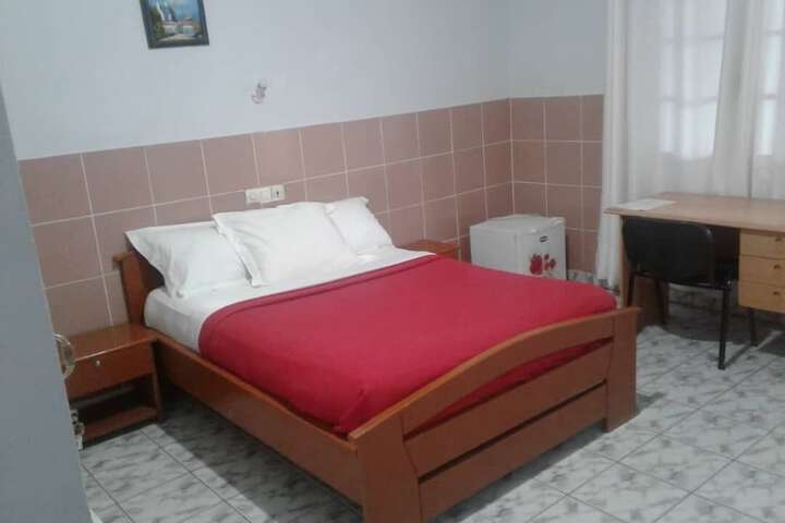 Room 2 of 10