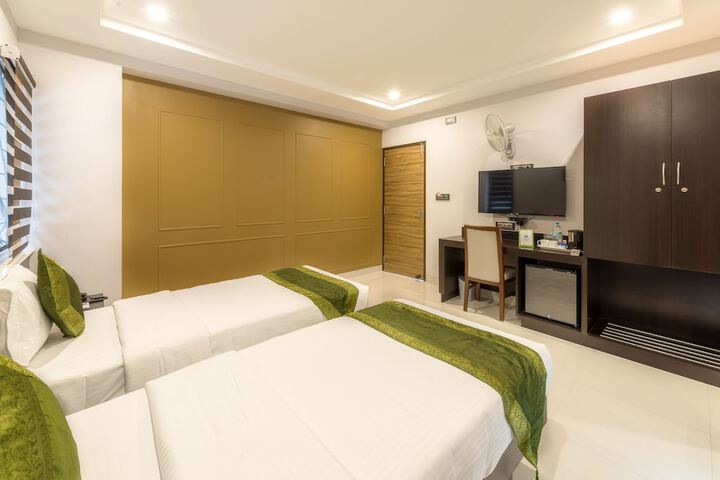 Room 18 of 33