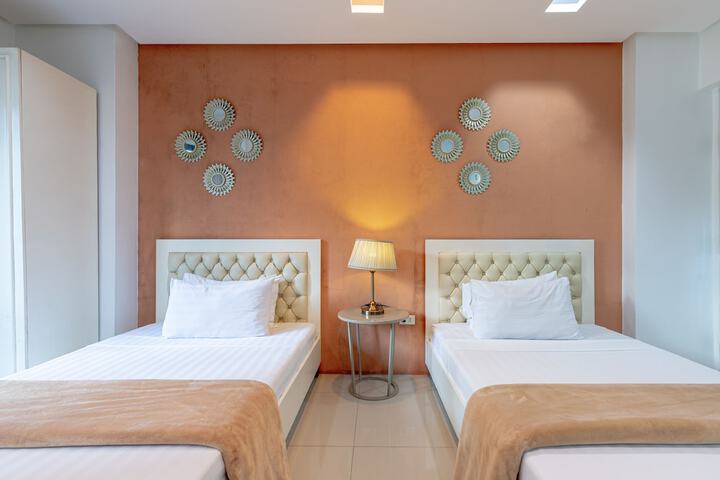 Room 9 of 30