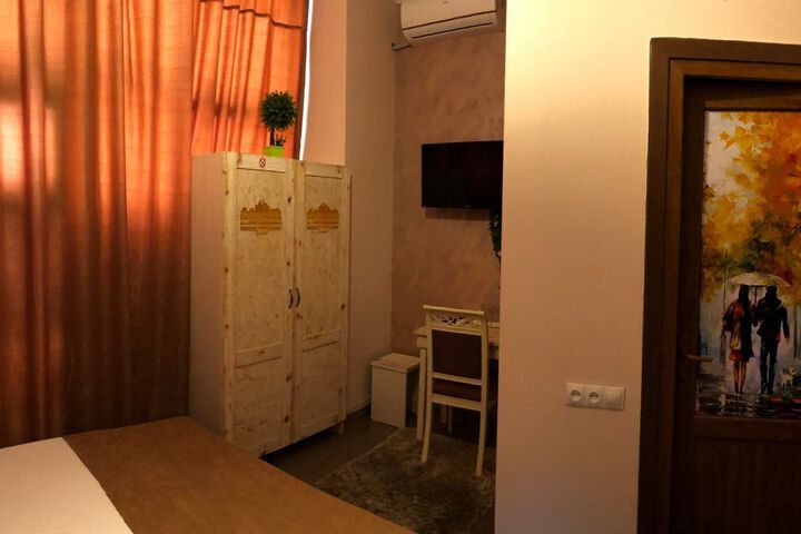 Room 27 of 28