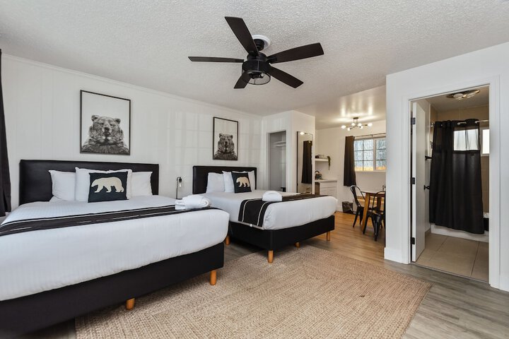 Double Classic King Bed (1 of 17)