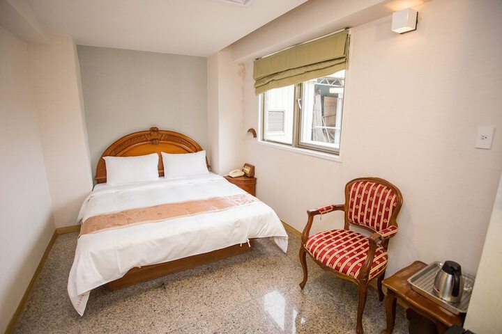 Room 27 of 139
