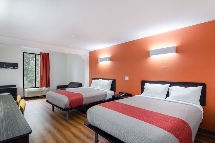 Room 15 of 32
