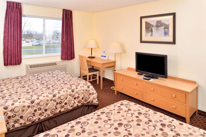 2 Queen Beds (3 of 5)