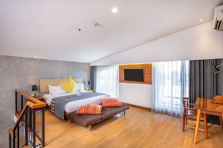 Room 12 of 66