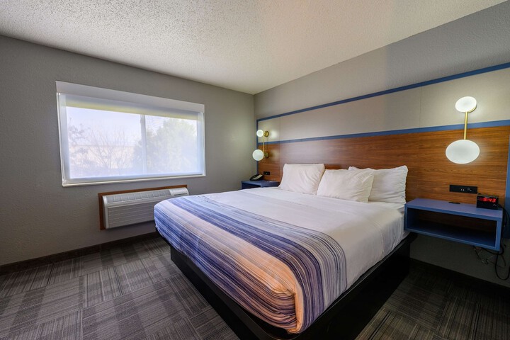 2 Queen Beds (7 of 13)