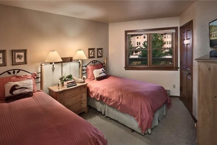 Room 3 of 10