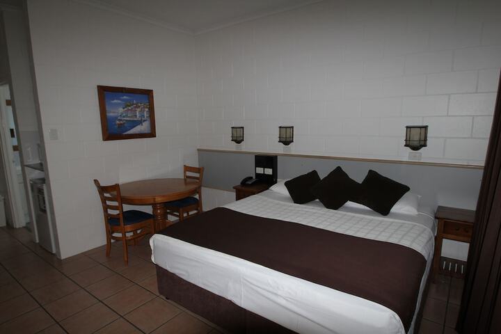 Room 11 of 40