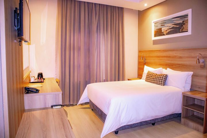 Room 6 of 15