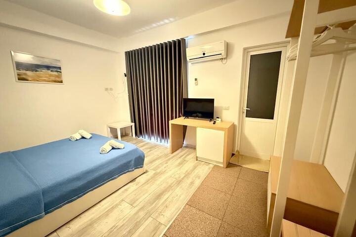 Room 16 of 37