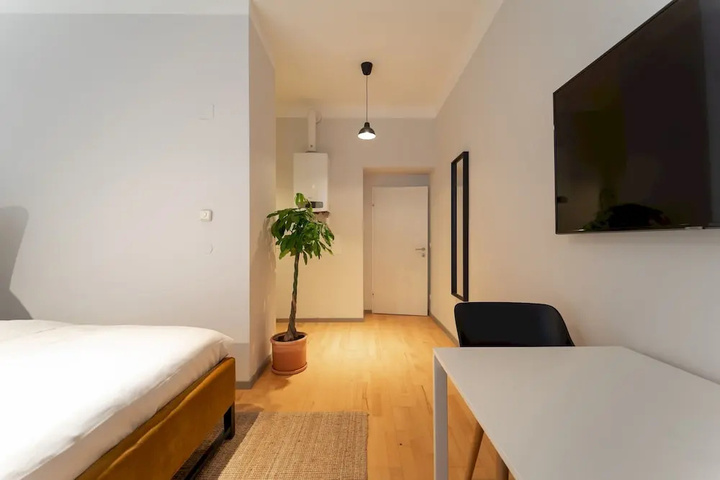 Room 4 of 11