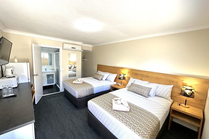 Room 6 of 18