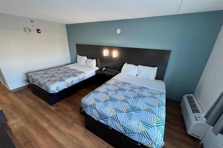 2 Queen Beds (6 of 17)