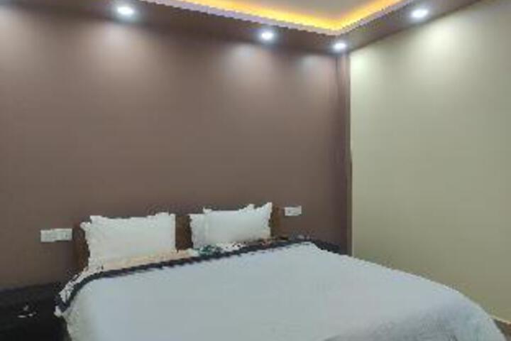 Room 3 of 11
