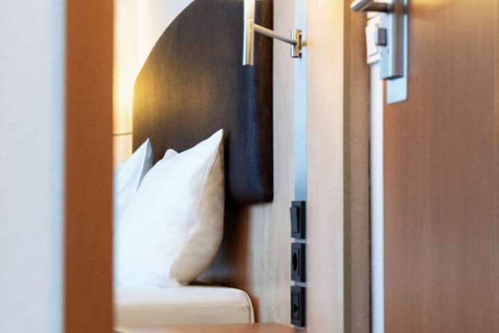 Room 41 of 90