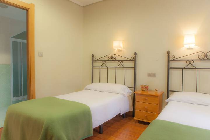 Room 25 of 85