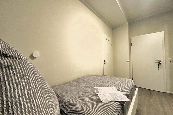 Room 6 of 60