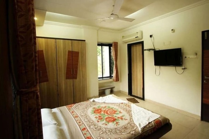 Room 14 of 16