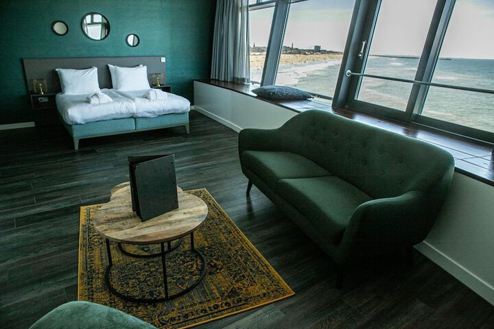 Room 16 of 46