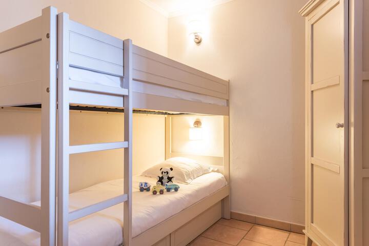 Room 2 of 18