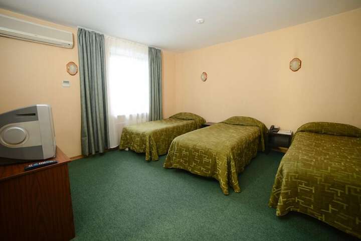 Room 4 of 42