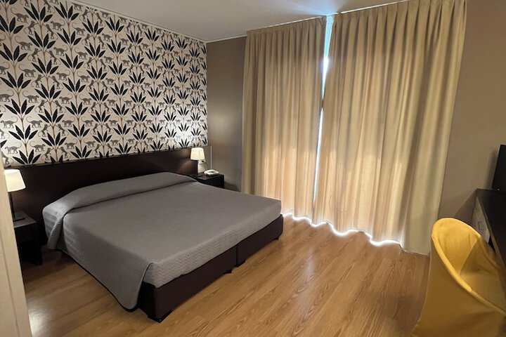 Room 12 of 24