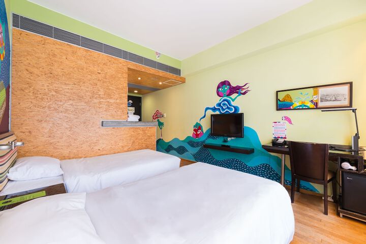 Room 43 of 107