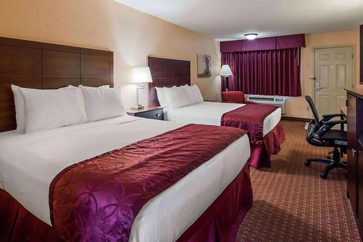 2 Queen Beds Accessible (4 of 10)