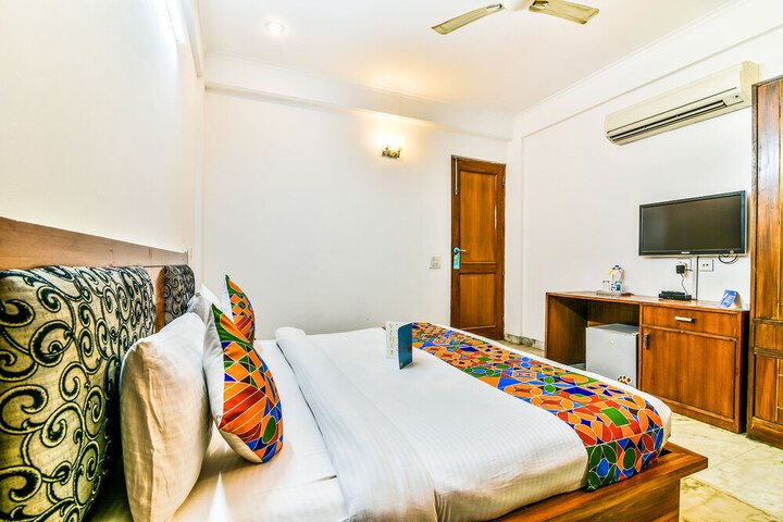 Room 6 of 13