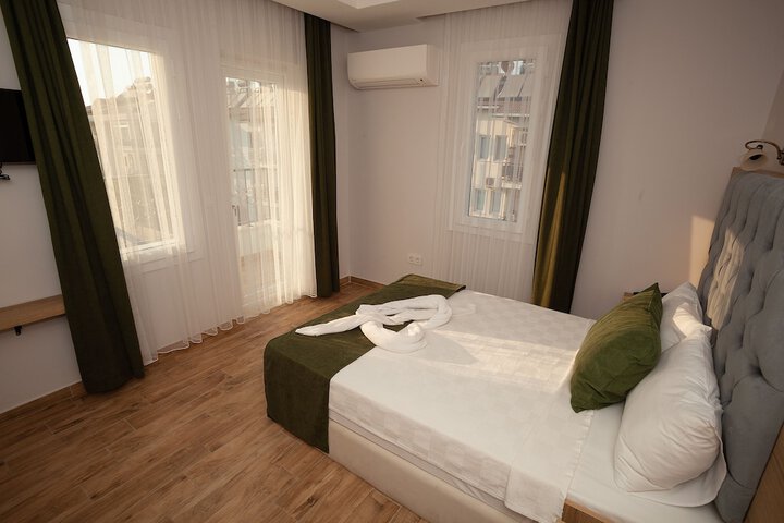 Room 8 of 25
