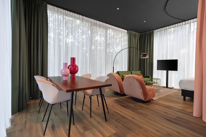 Room 30 of 52