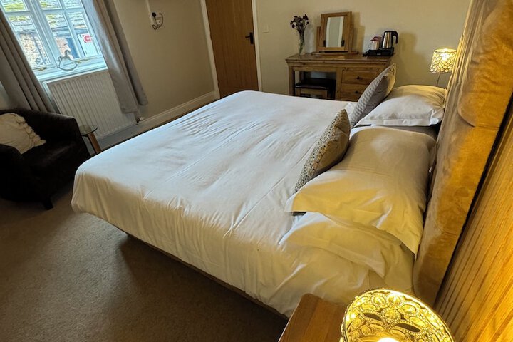 Room 4 of 7