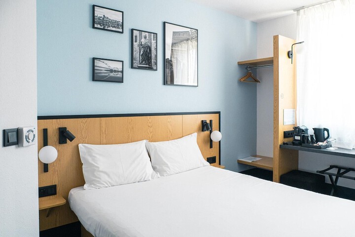 Room 28 of 47