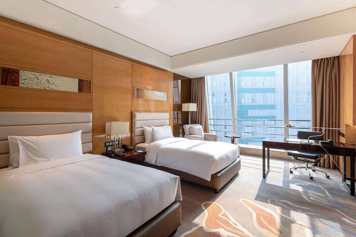 Room 14 of 33