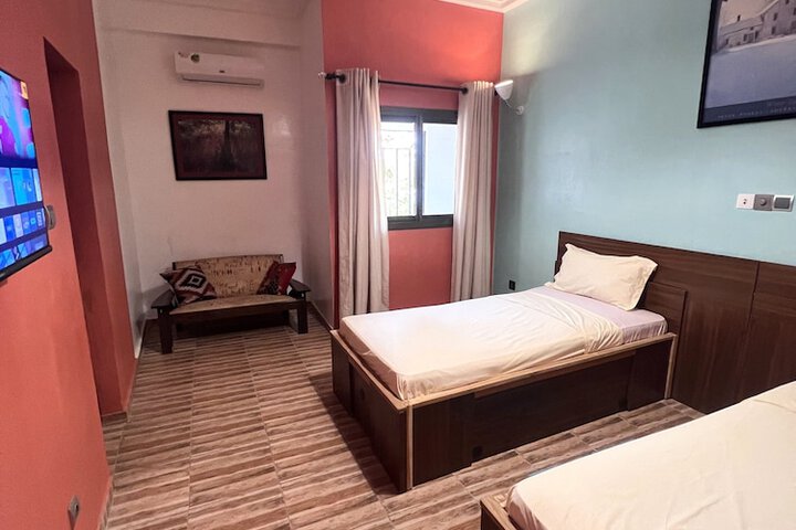 Room 33 of 137