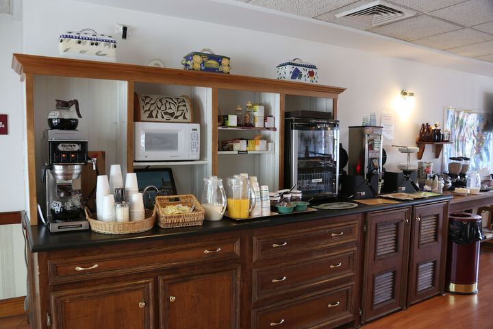 Breakfast/Coffee Service 66 of 97