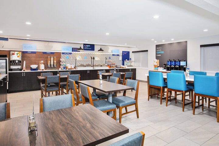 Breakfast/Coffee Service 26 of 30