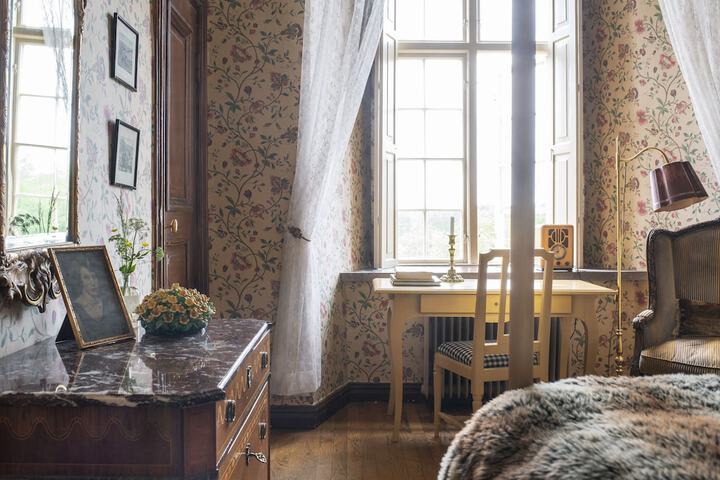 Room 4 of 13