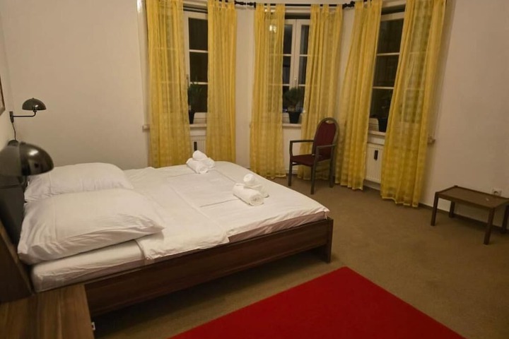 Room 4 of 49