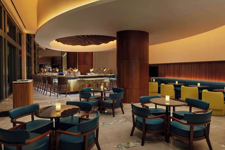 Lounge 193 of 243