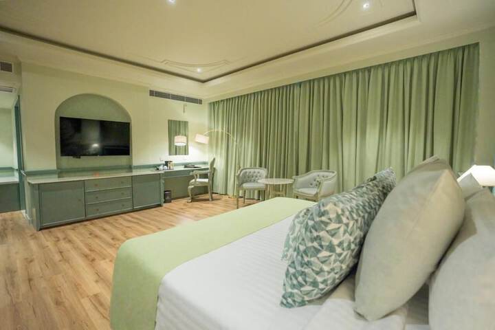 Room 8 of 20